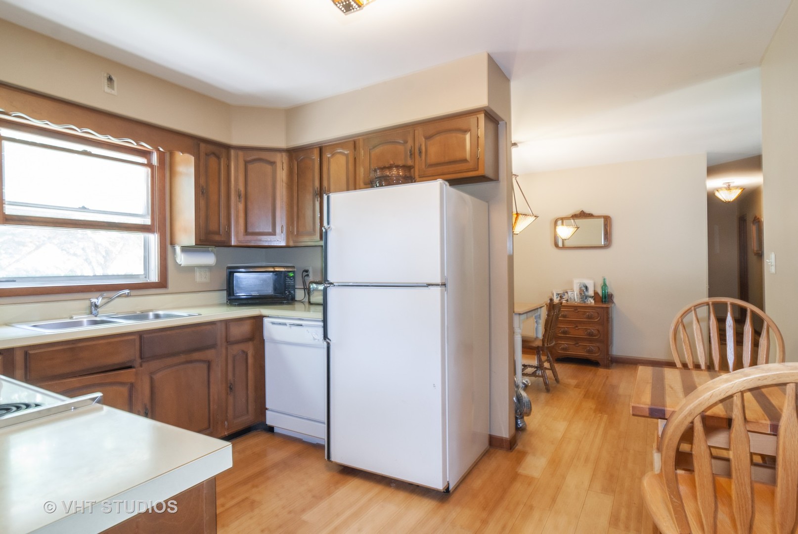 911 Montgomery Road Montgomery, IL 60538 - Photo 5 of 18