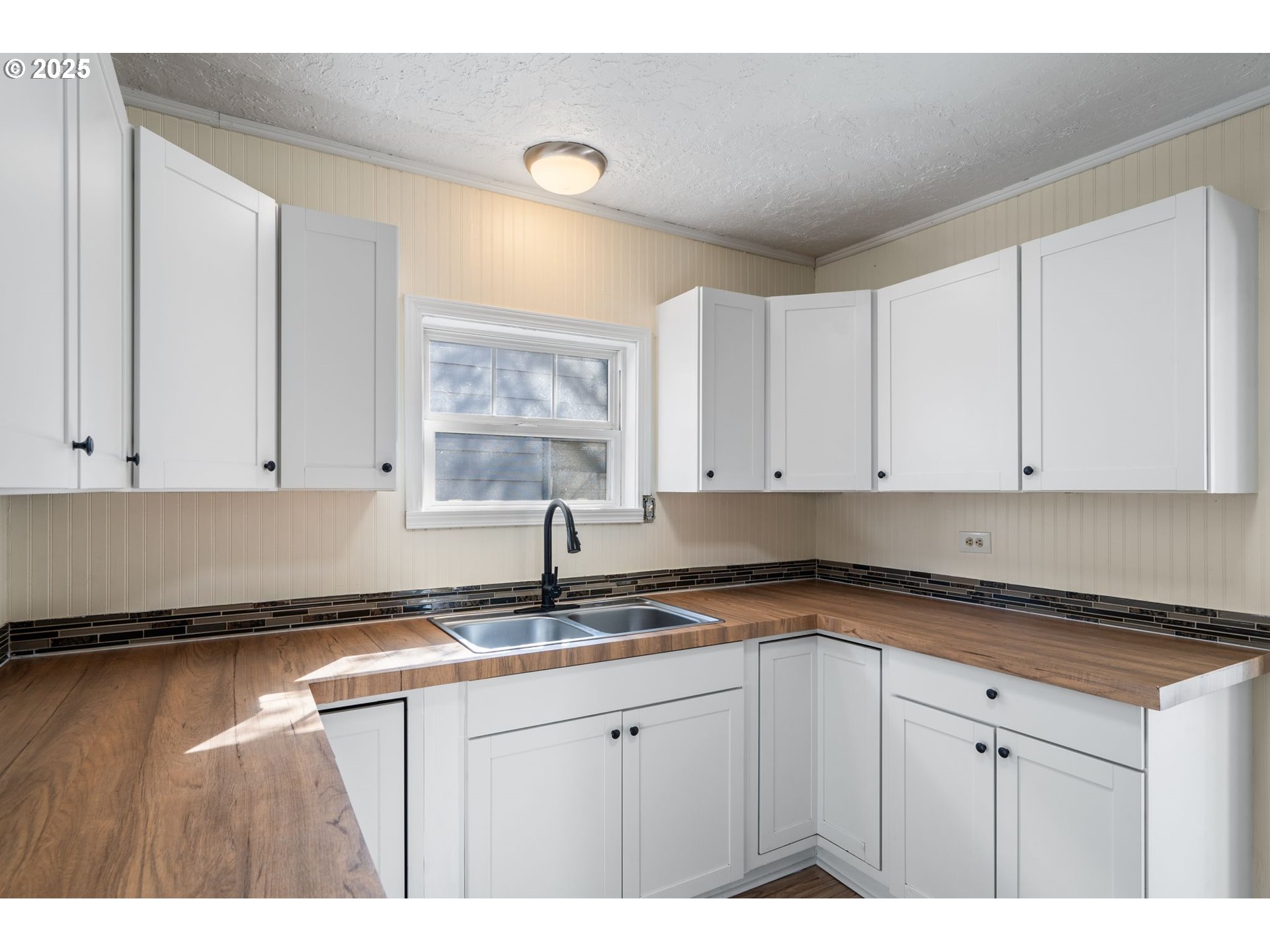 333 20th Avenue Longview, WA 98632 - Photo 12 of 30 Kitchen