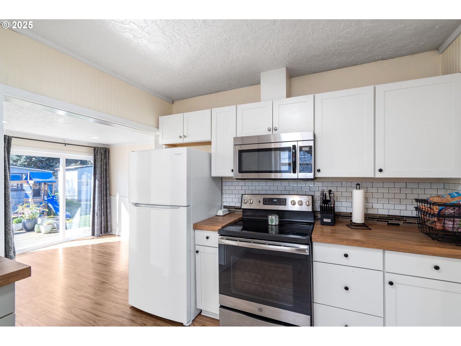 333 20th Avenue Longview, WA 98632 - Photo 13 of 30 Kitchen