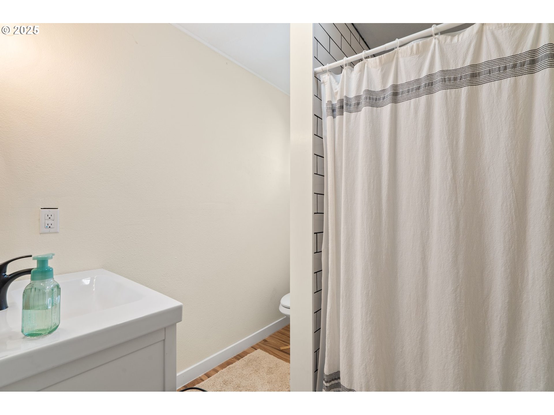 333 20th Avenue Longview, WA 98632 - Photo 21 of 30 Bathroom