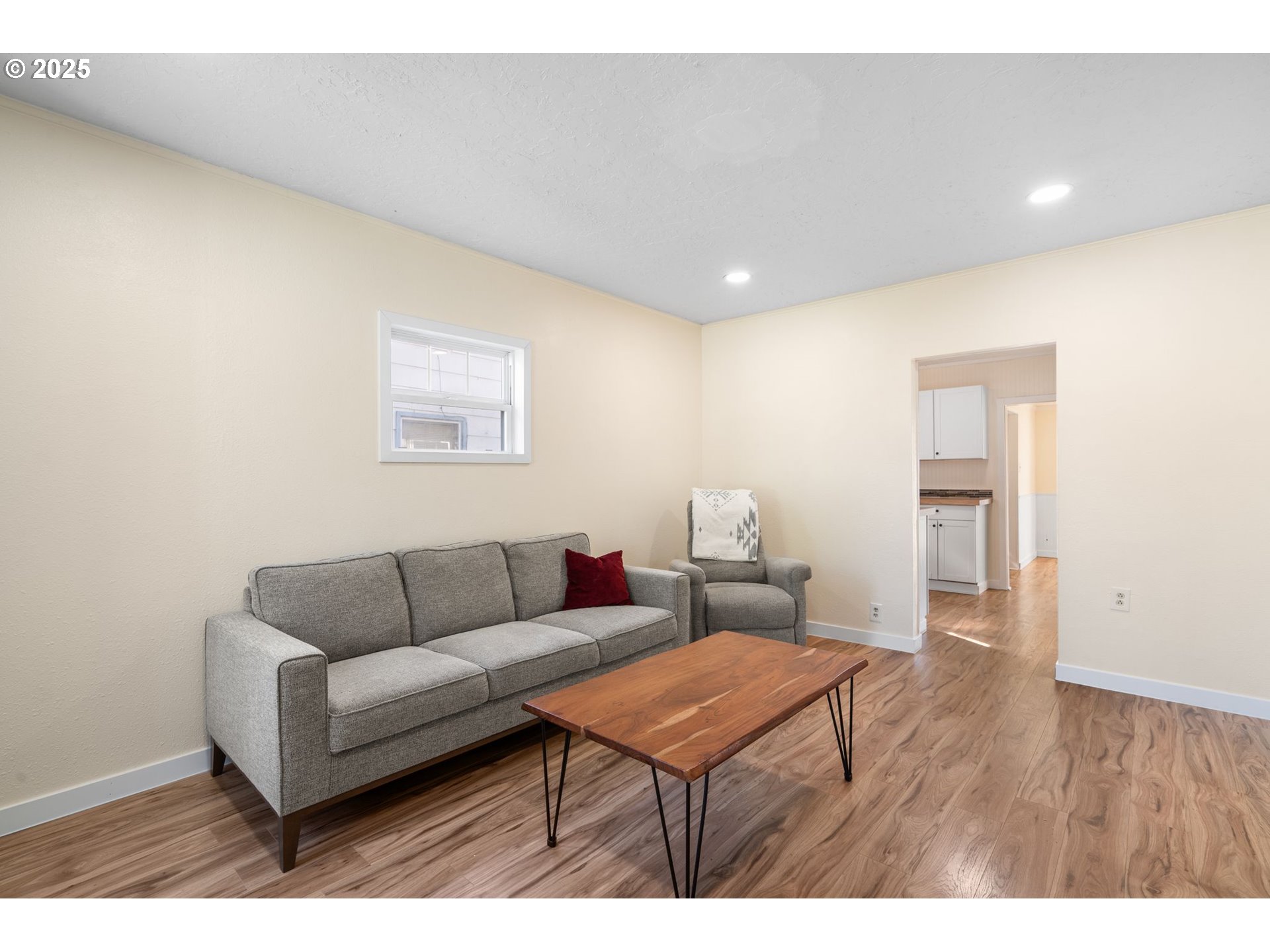 333 20th Avenue Longview, WA 98632 - Photo 6 of 30 Living Room