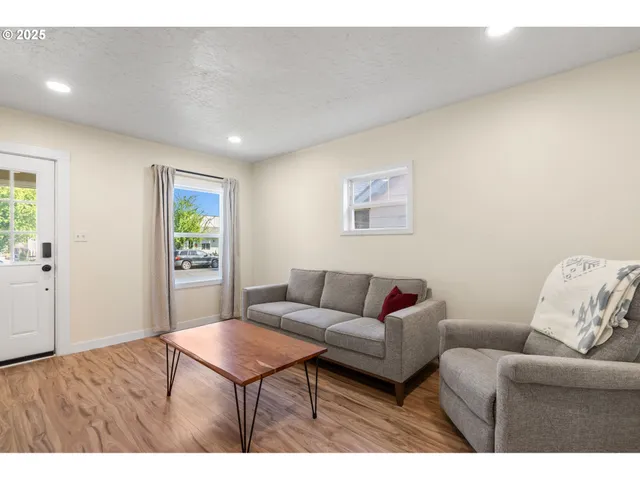 $275,000 | 333 20th Avenue, Longview, WA 98632