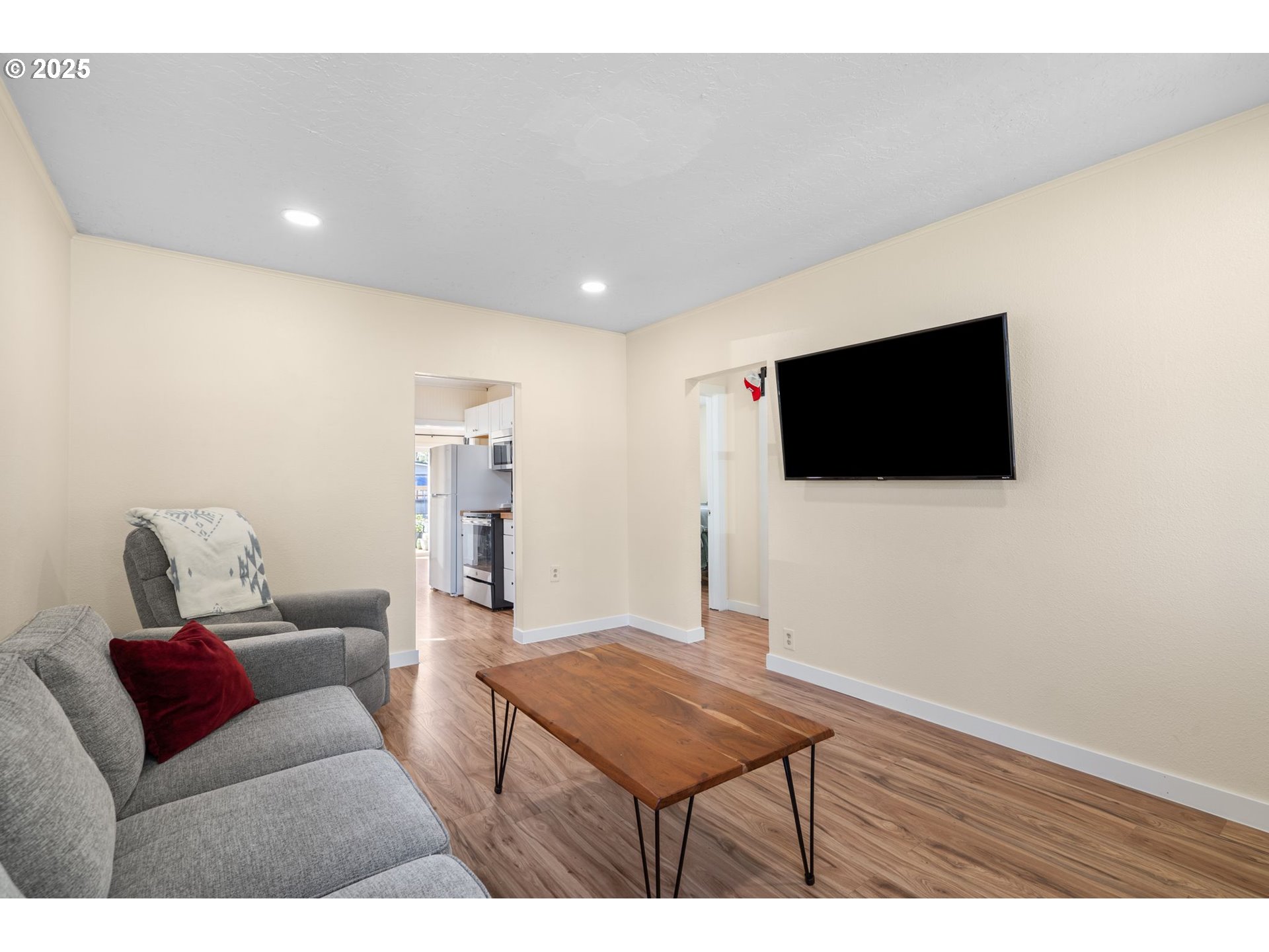 333 20th Avenue Longview, WA 98632 - Photo 8 of 30 Living Room
