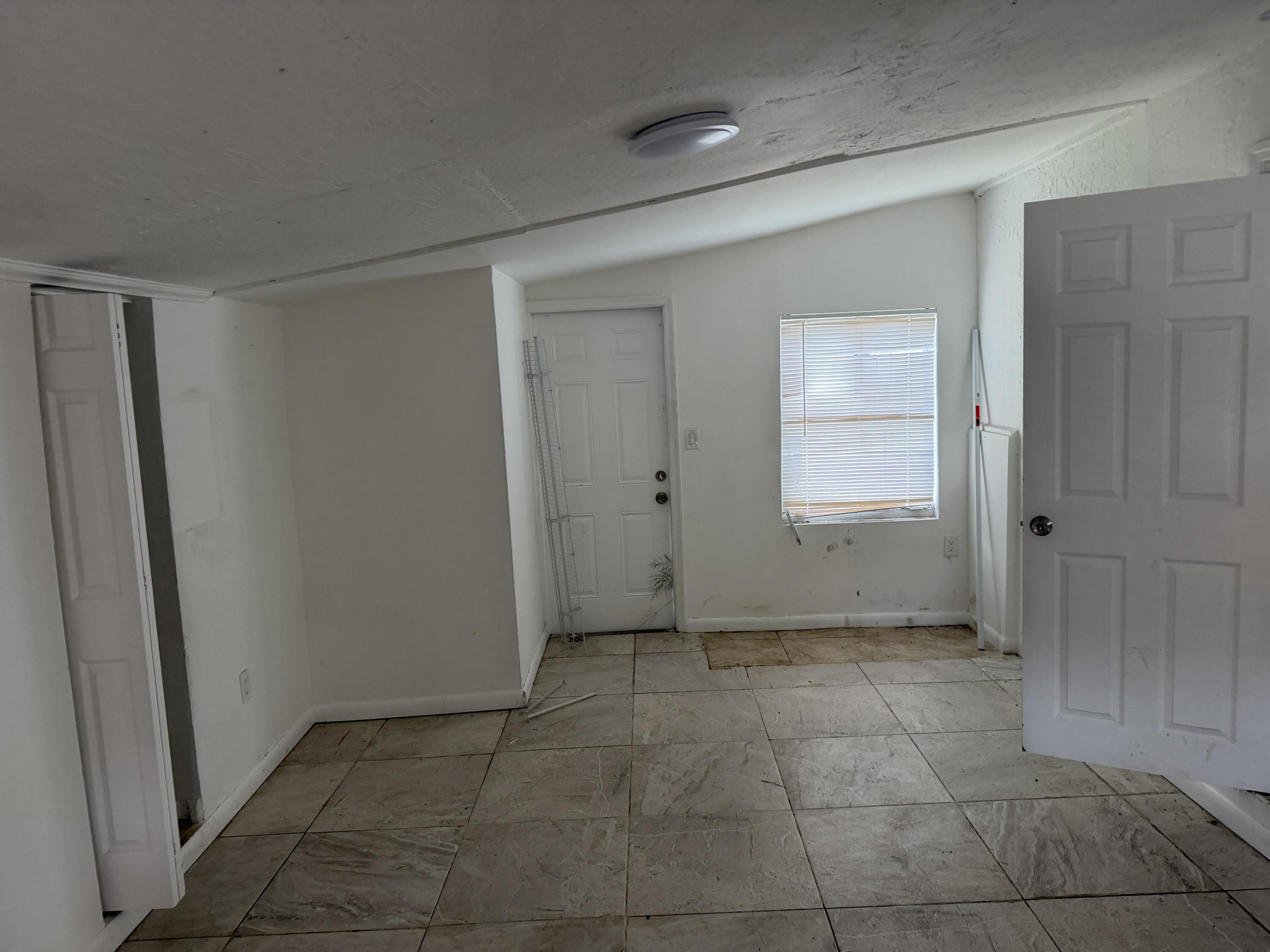115 Maple Avenue Fort Pierce, FL 34982 - Photo 5 of 9 IMG_3026