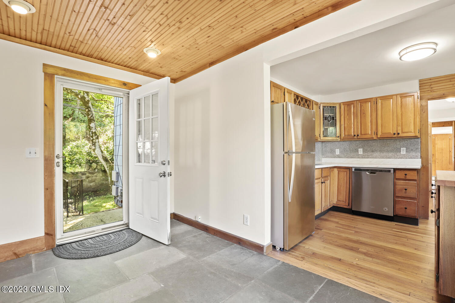 220 Sheep Hill Road, Unit 2 Riverside, CT 06878 - Photo 4 of 20 220 Sheep Hill Rd Riverside CT-large-004