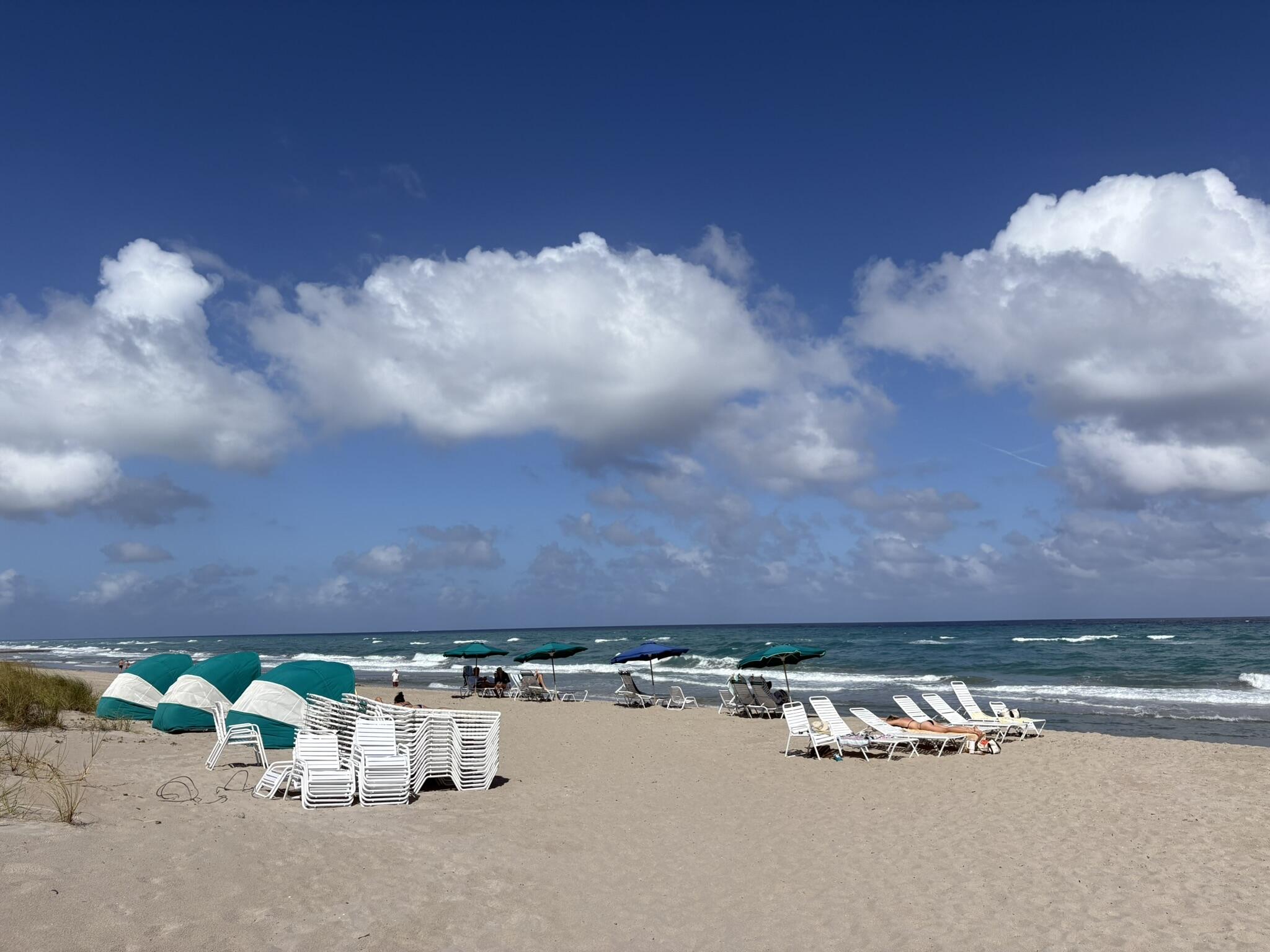 4201 North Ocean Boulevard, Unit 302C Boca Raton, FL 33431 - Photo 3 of 37 3 CHAIRS PRIVATE B PIC