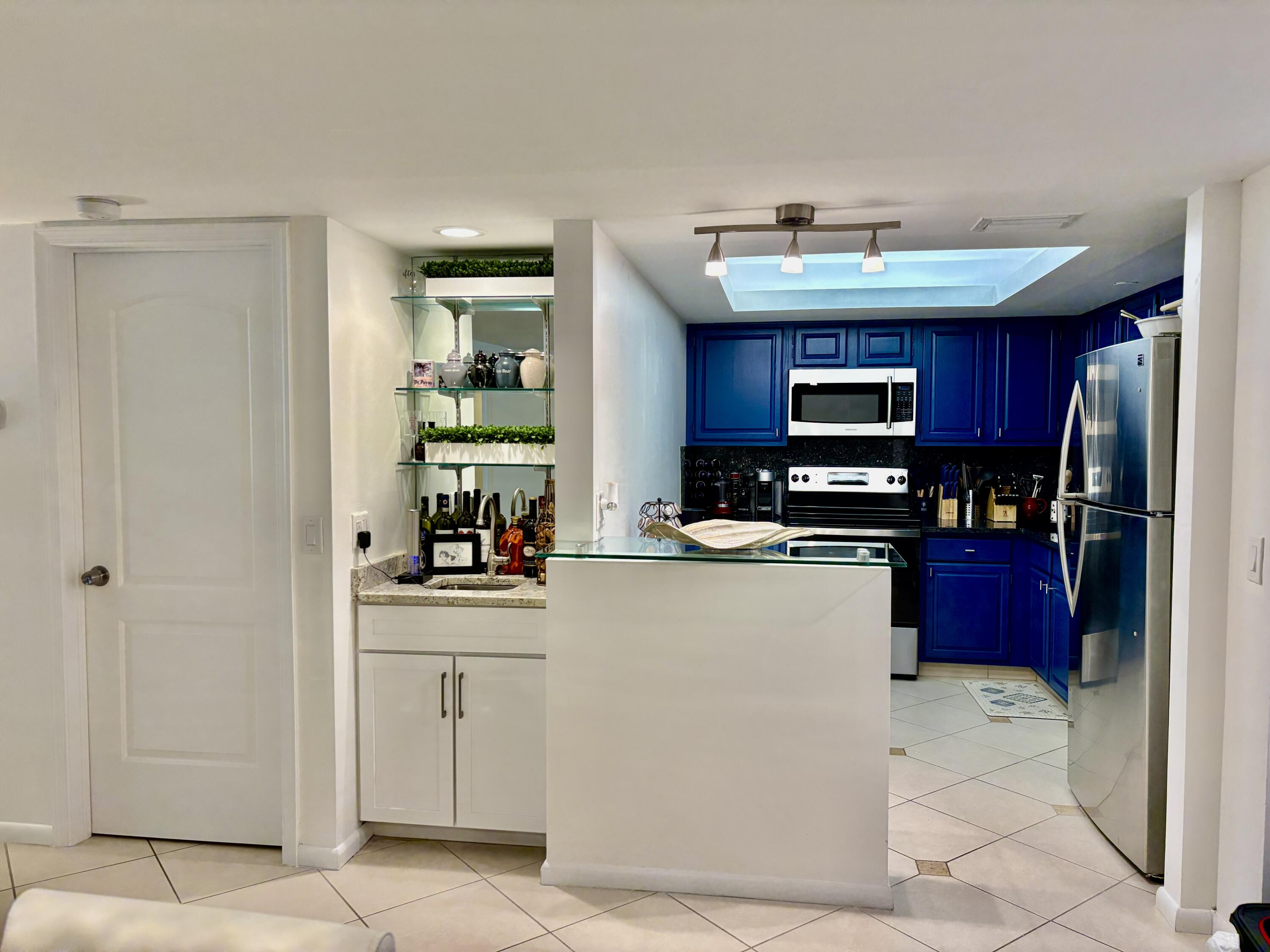 4201 North Ocean Boulevard, Unit 302C Boca Raton, FL 33431 - Photo 10 of 37 6 KIT BAR