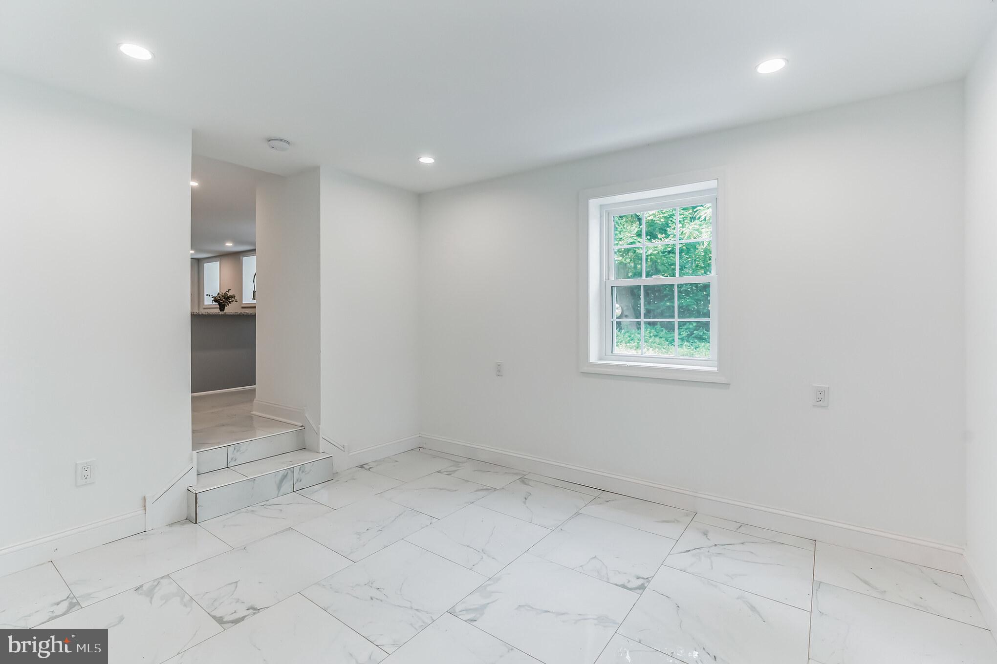 71 Concord Road Garnet Valley, PA 19060 - Photo 3 of 32 Spacious mud room
