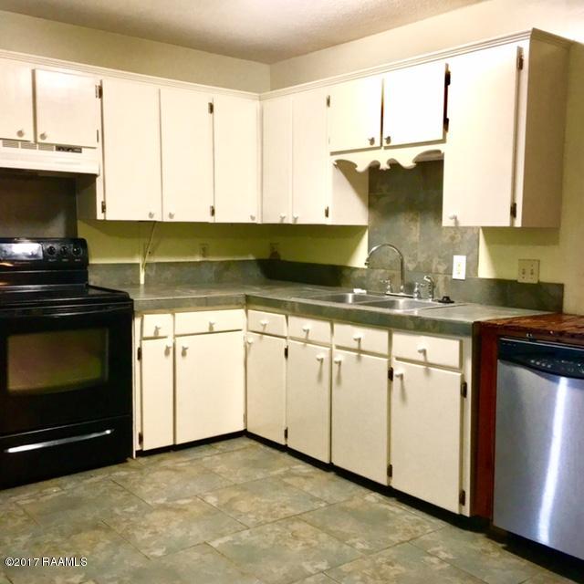 722 St Clair Road Breaux Bridge, LA 70517 - Photo 4 of 20 St Clair Kitchen 2