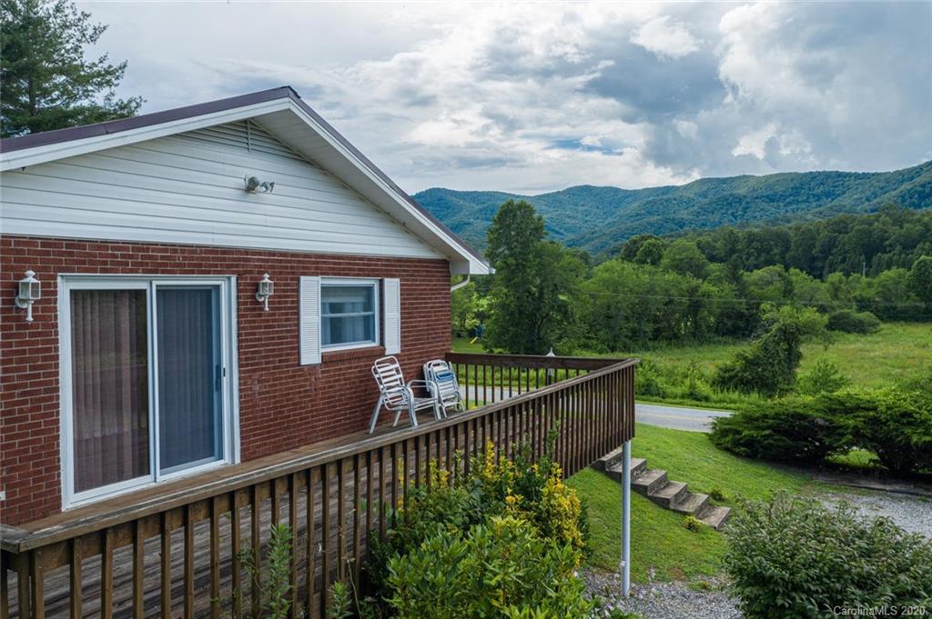 1627 Tanasee Gap Road Balsam Grove, NC 28708 - Photo 3 of 35 Gallery Image 3