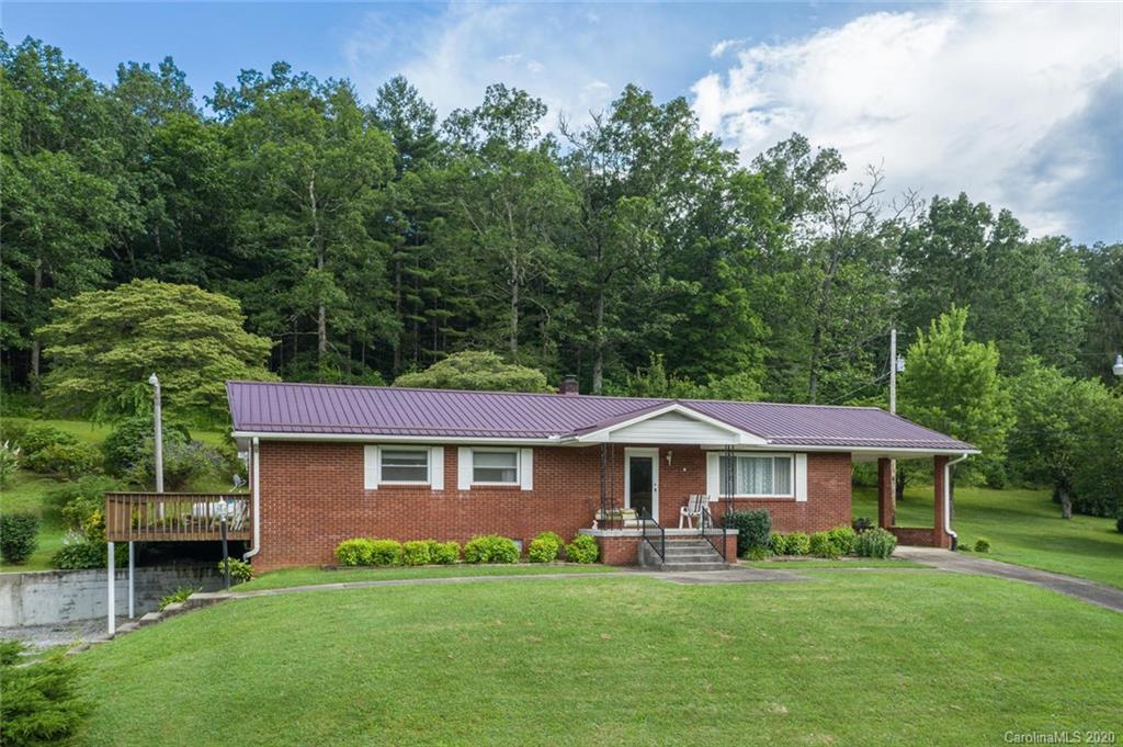 1627 Tanasee Gap Road Balsam Grove, NC 28708 - Photo 4 of 35 Gallery Image 4