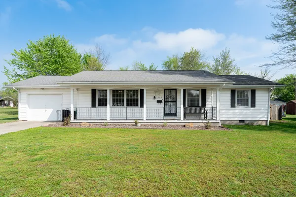 $164,900 | 1810 West Chestnut Street, Marion, IL 62959