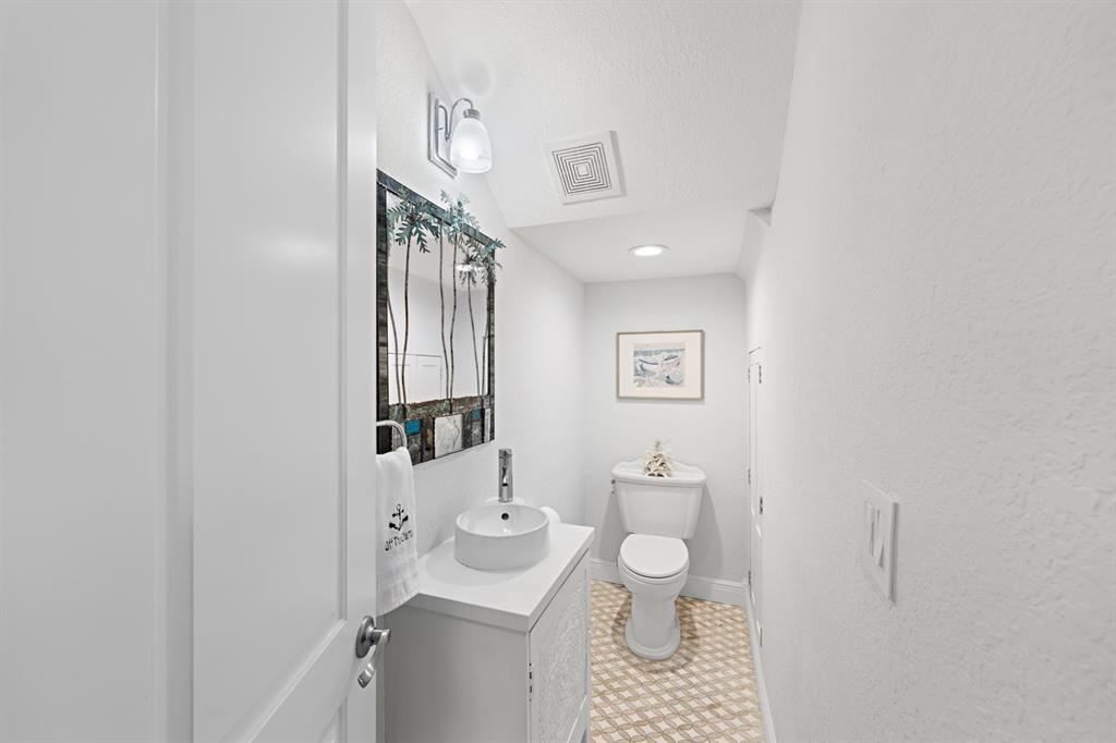 2341 Northeast 48th Court Lighthouse Point, FL 33064 - Photo 23 of 87