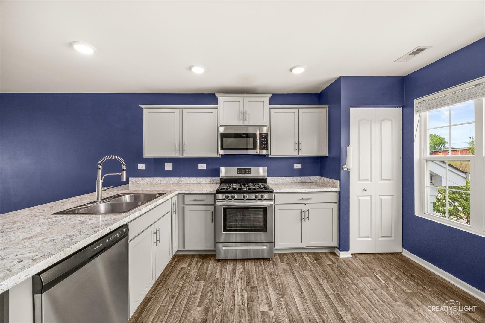 2447 Upland Road Pingree Grove, IL 60140 - Photo 9 of 31