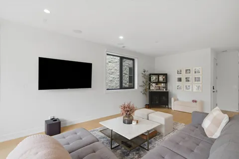 $799,000 | 1450 North Bosworth Avenue, Unit 2, Chicago, IL 60642