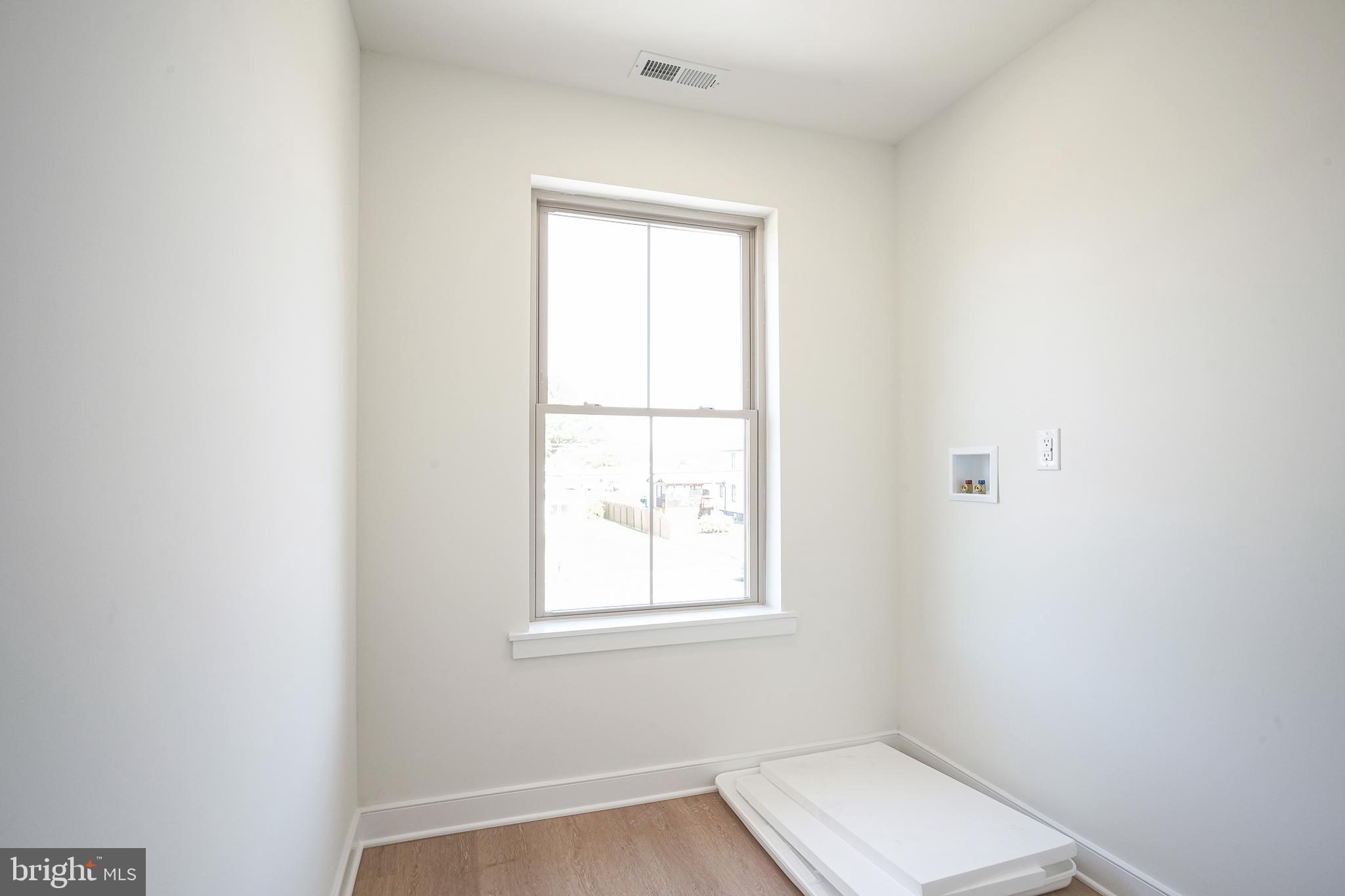 35 West Cohawkin Road Clarksboro, NJ 08020 - Photo 17 of 30 an empty room with a window