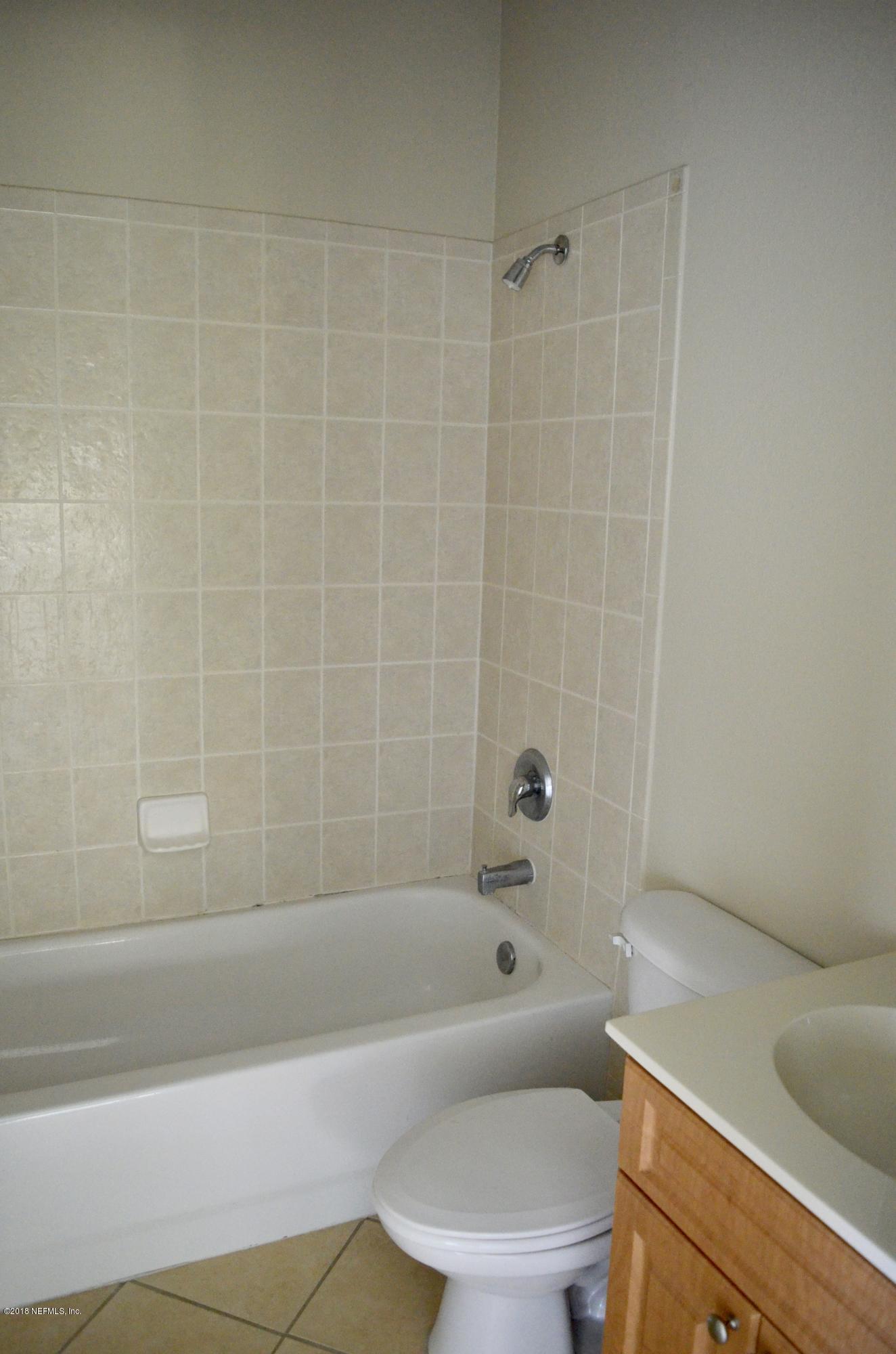 9745 Touchton Road, Unit 1821 Jacksonville, FL 32246 - Photo 20 of 33 a bathroom with a bathtub and a toilet