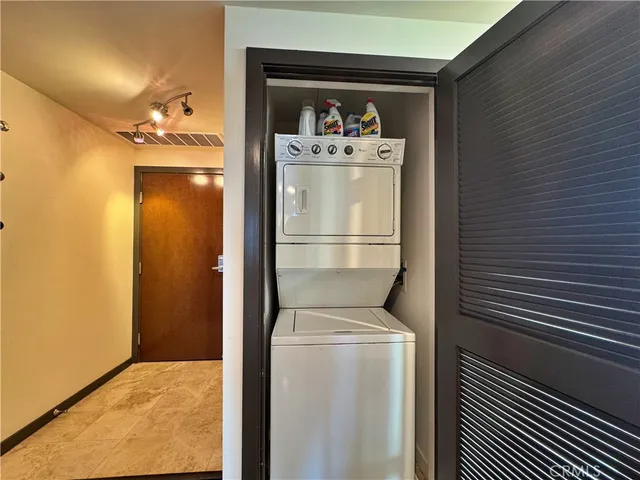$5,500 | 400 West Ocean Boulevard, Long Beach, CA 90802