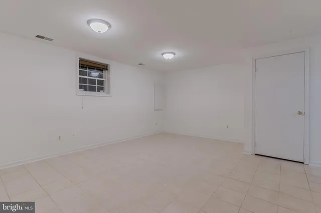 $2,150 | 14405 Black Horse Court, Centreville, VA 20120