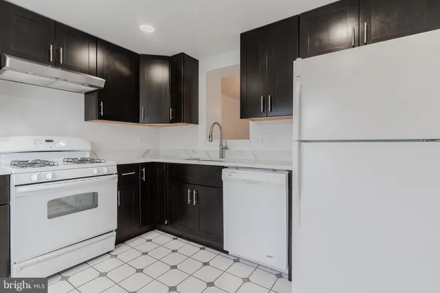 $2,150 | 14405 Black Horse Court, Centreville, VA 20120