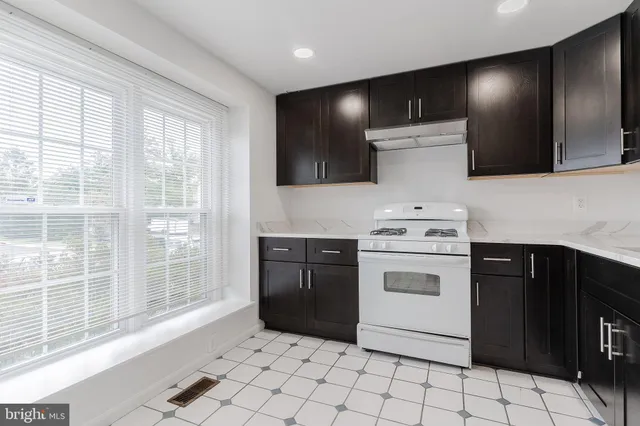 $2,150 | 14405 Black Horse Court, Centreville, VA 20120