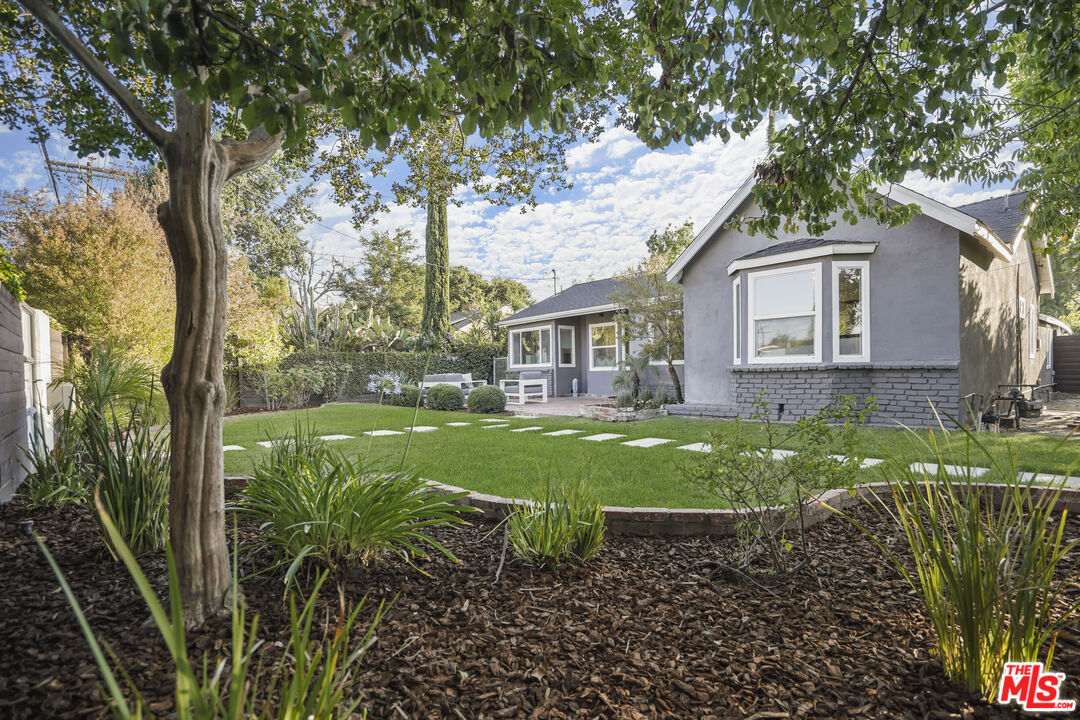 11700 Huston Street Valley Village, CA 91607 - Photo 1 of 70