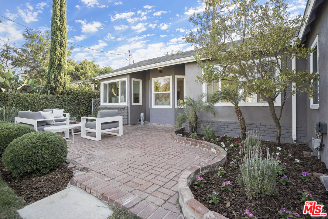 11700 Huston Street Valley Village, CA 91607 - Photo 11 of 70