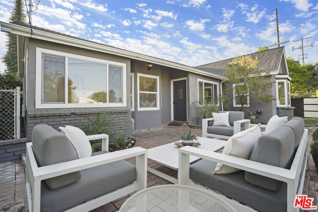 11700 Huston Street Valley Village, CA 91607 - Photo 12 of 70