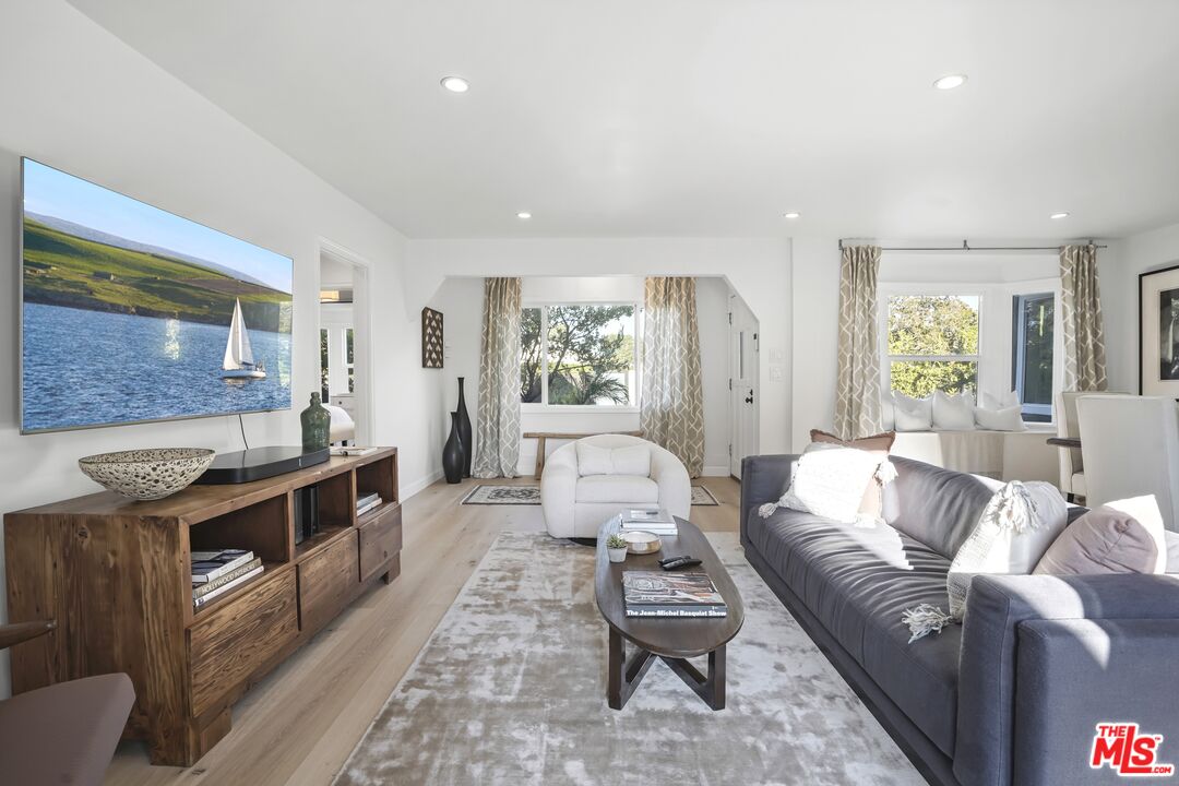 11700 Huston Street Valley Village, CA 91607 - Photo 14 of 70