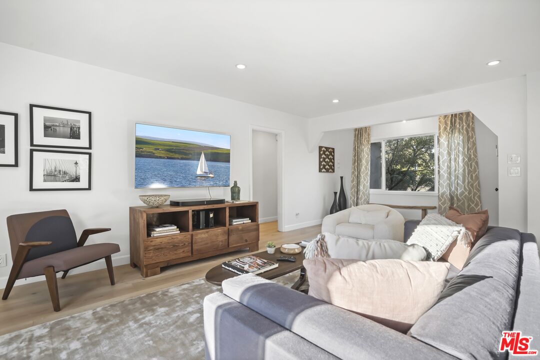 11700 Huston Street Valley Village, CA 91607 - Photo 15 of 70