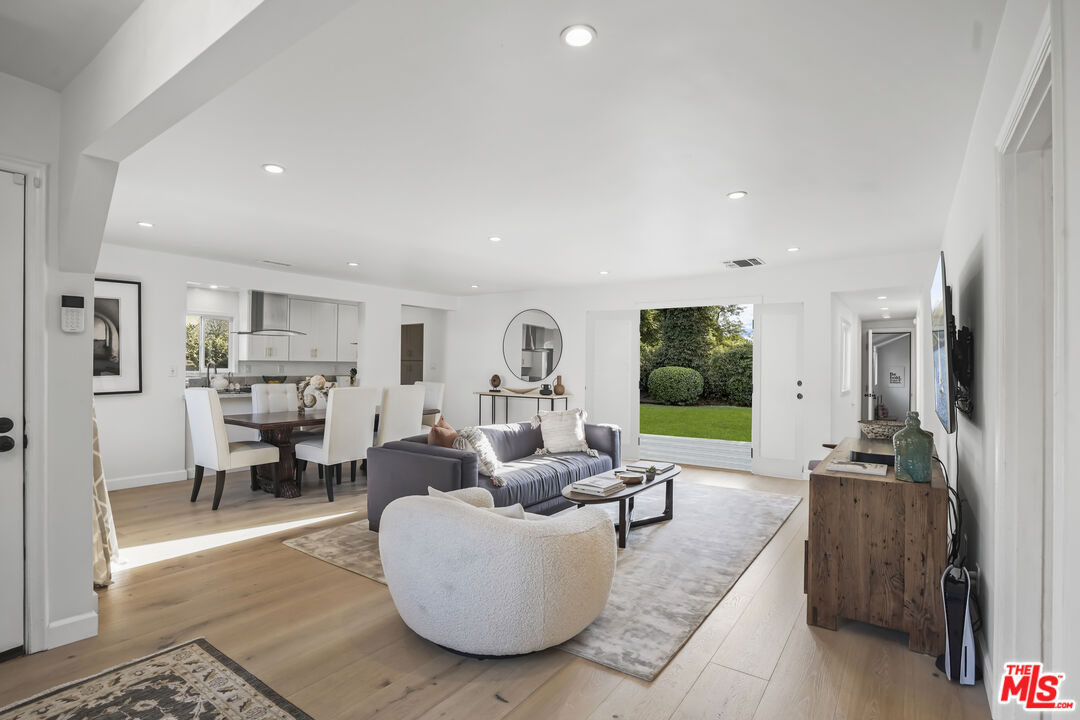 11700 Huston Street Valley Village, CA 91607 - Photo 16 of 70