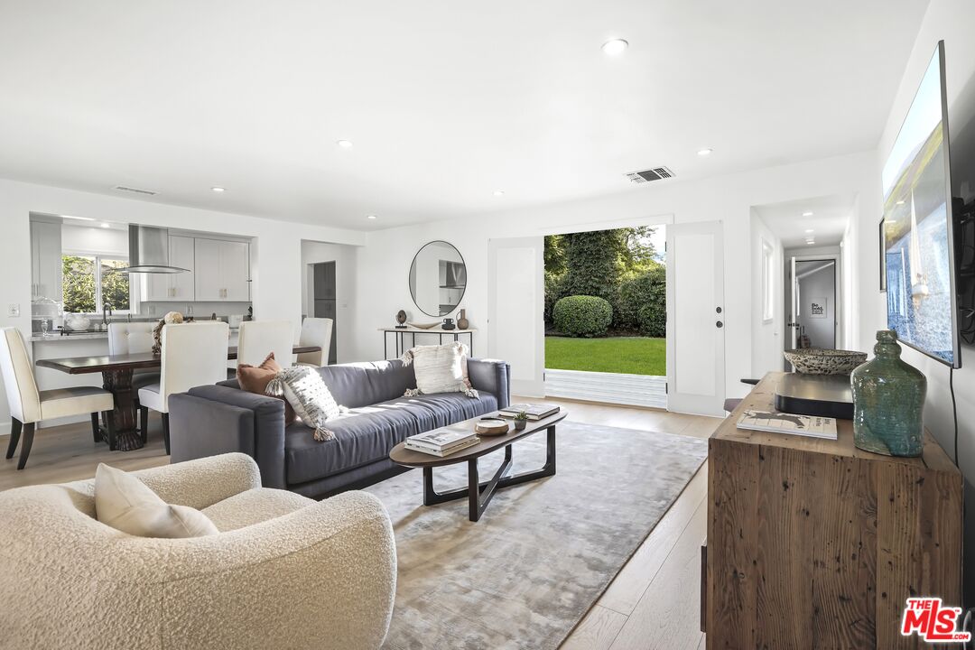 11700 Huston Street Valley Village, CA 91607 - Photo 17 of 70