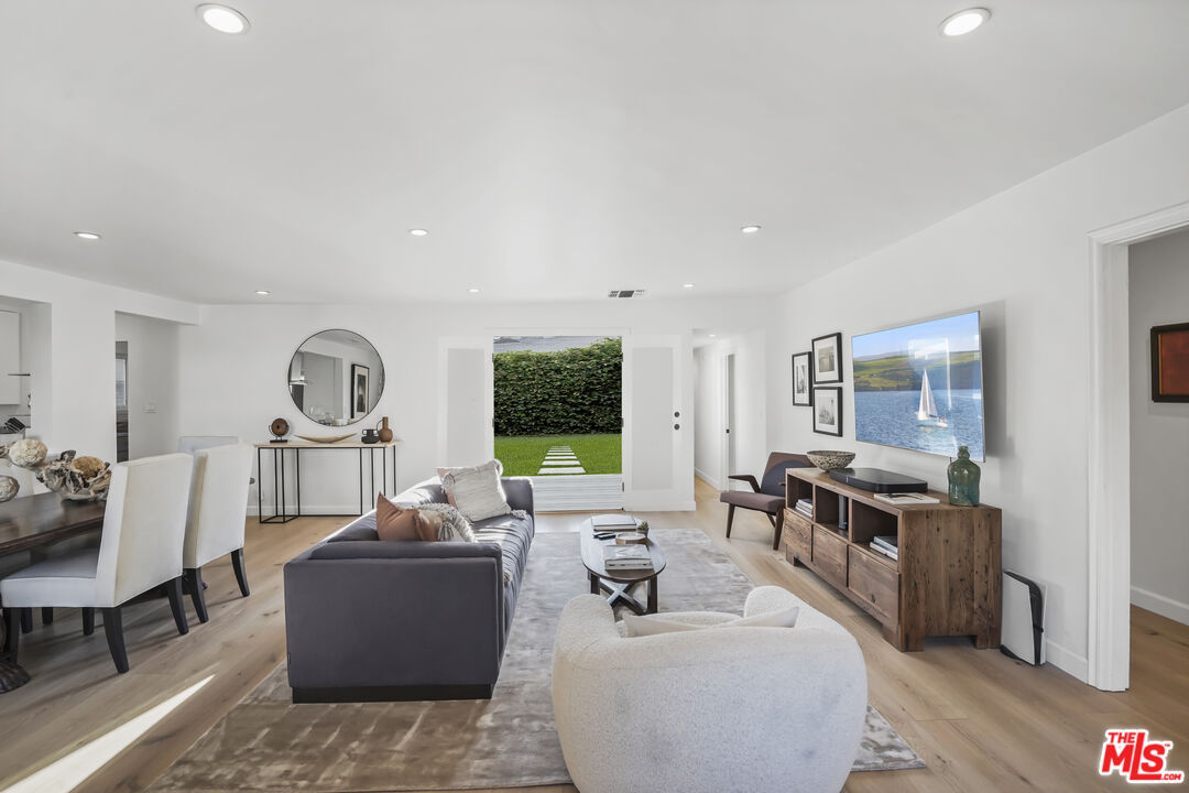 11700 Huston Street Valley Village, CA 91607 - Photo 18 of 70