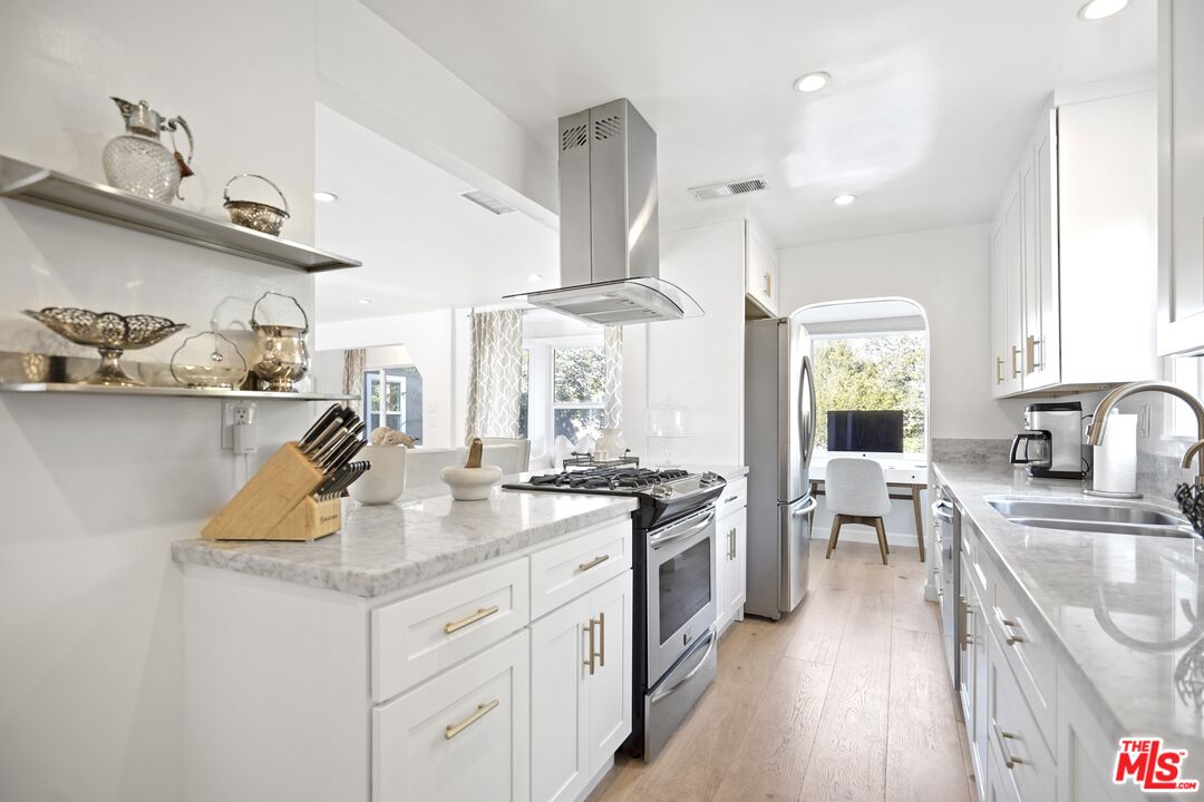 11700 Huston Street Valley Village, CA 91607 - Photo 28 of 70