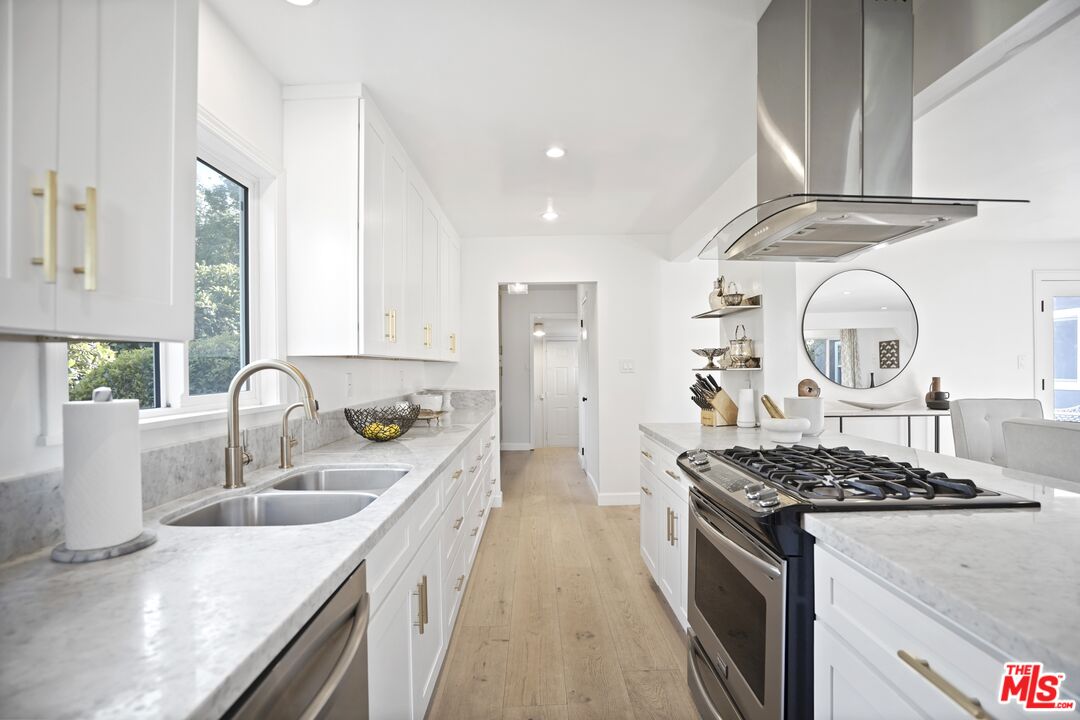 11700 Huston Street Valley Village, CA 91607 - Photo 29 of 70