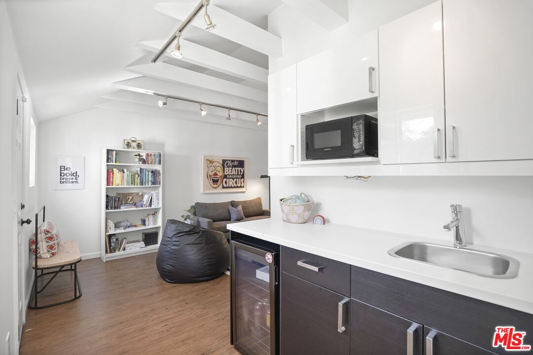 11700 Huston Street Valley Village, CA 91607 - Photo 31 of 70