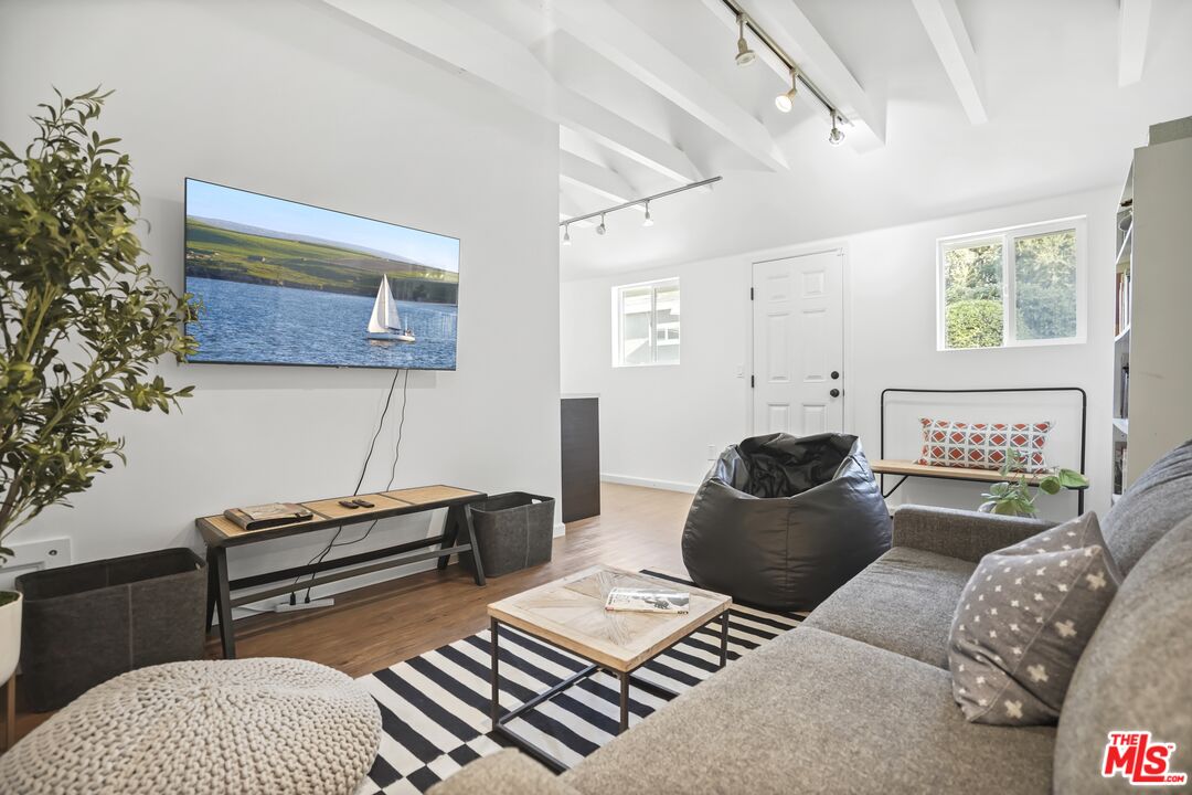 11700 Huston Street Valley Village, CA 91607 - Photo 32 of 70