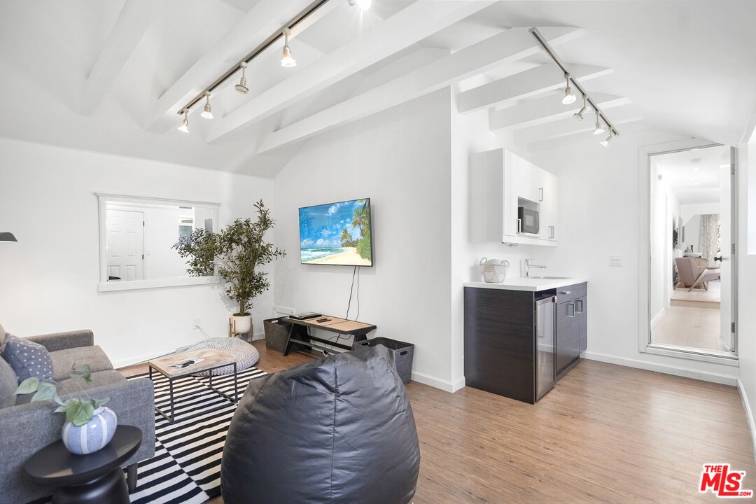 11700 Huston Street Valley Village, CA 91607 - Photo 33 of 70