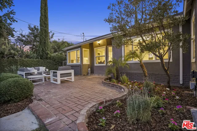 $1,499,000 | 11700 Huston Street, Valley Village, CA 91607