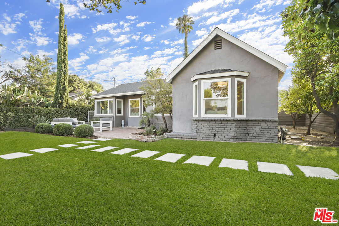 11700 Huston Street Valley Village, CA 91607 - Photo 7 of 70