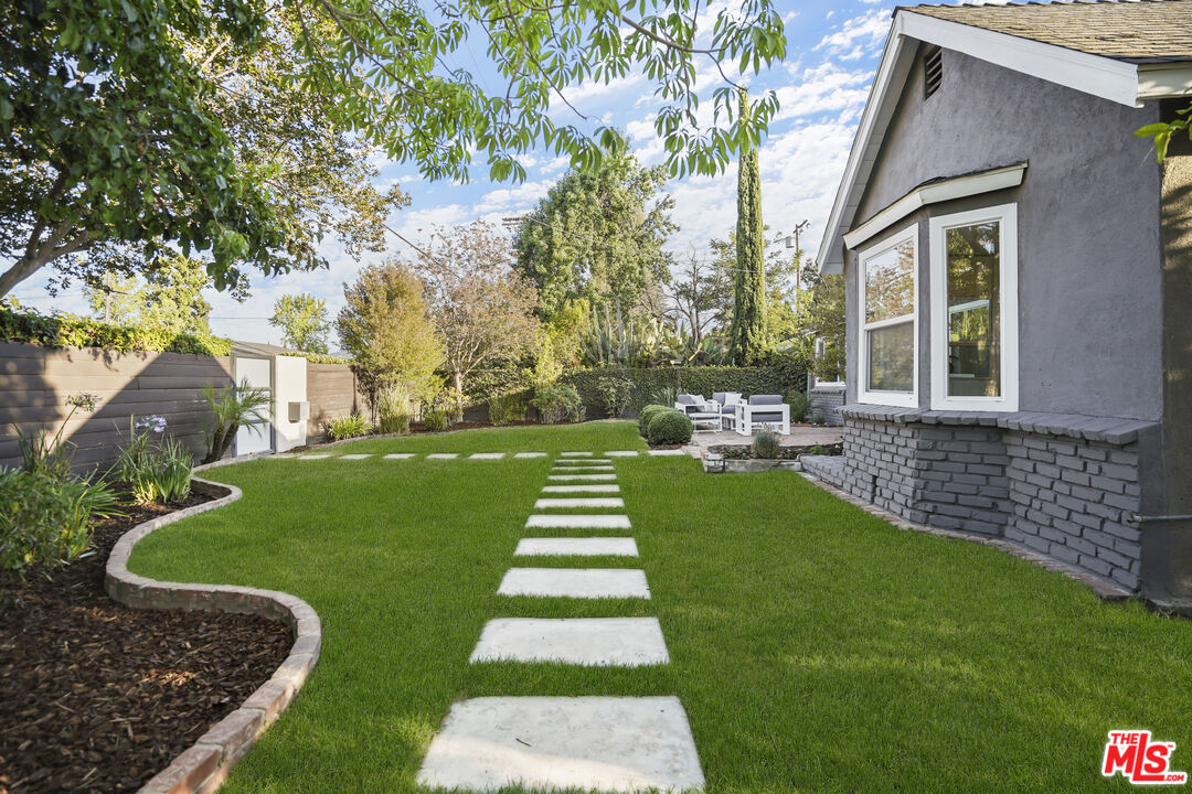 11700 Huston Street Valley Village, CA 91607 - Photo 9 of 70