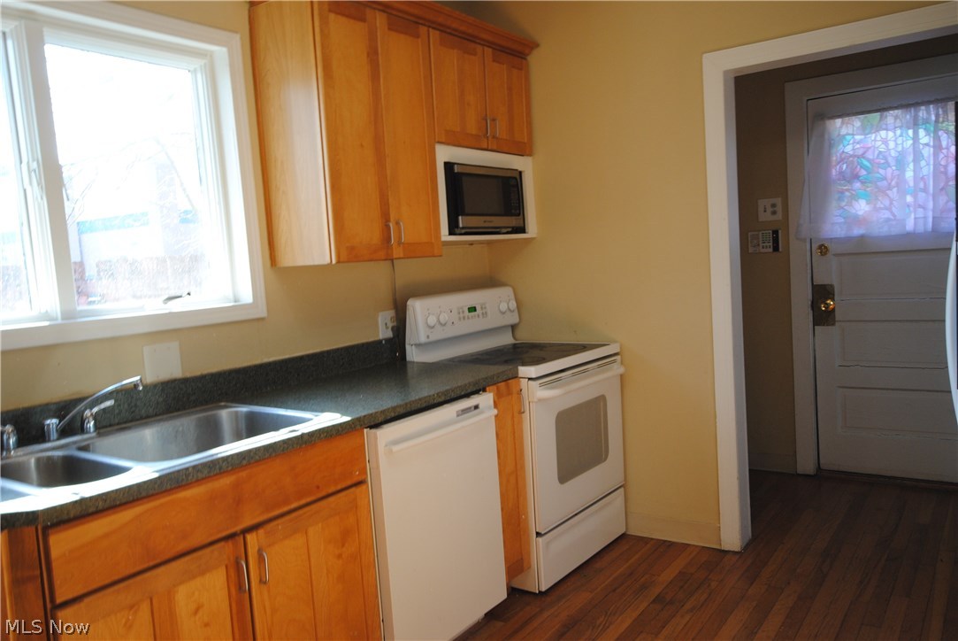 3174 East Overlook Road Cleveland, OH 44118 - Photo 2 of 15