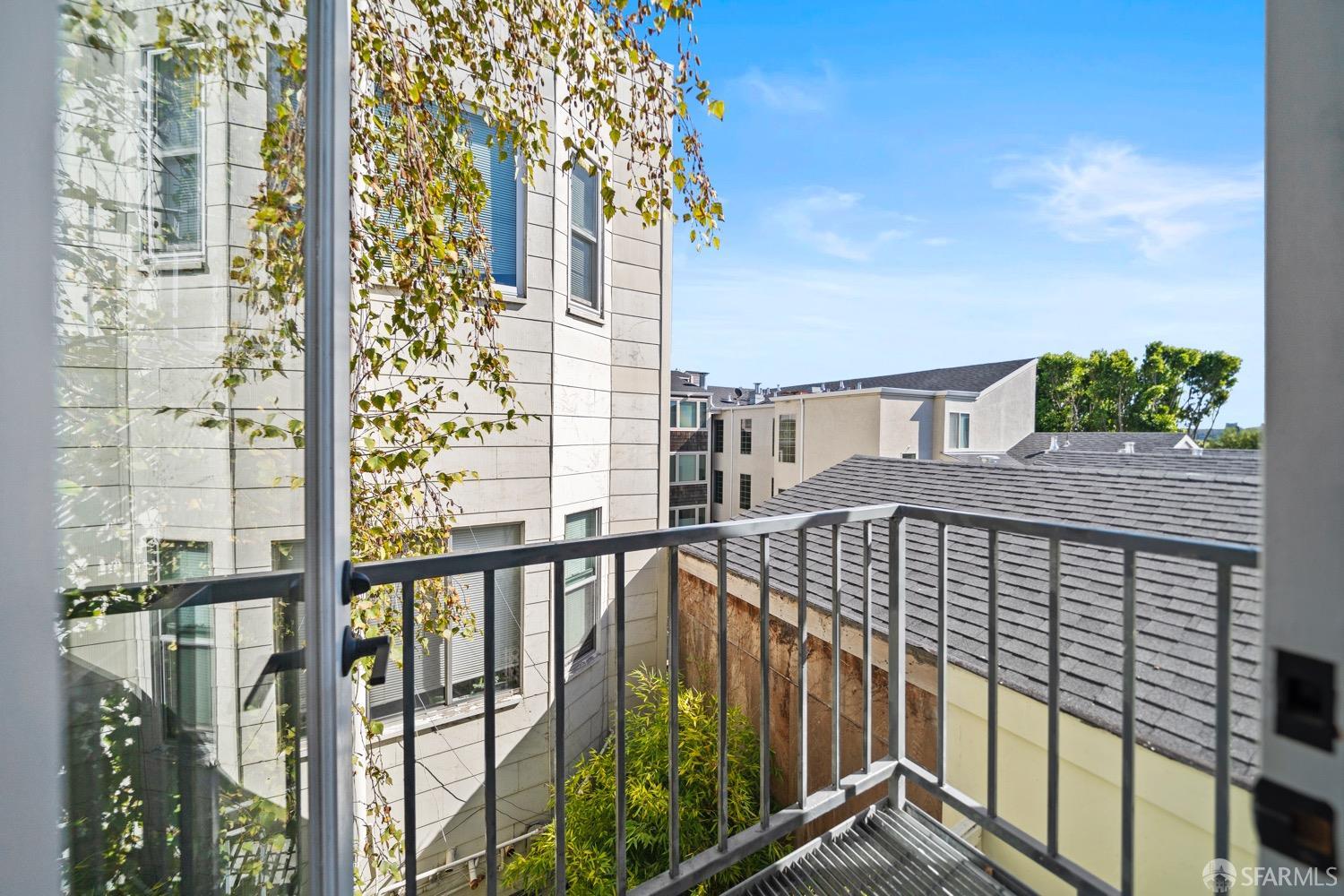 1 Cottage Row San Francisco, CA 94115 - Photo 16 of 52 a view of balcony with small plants