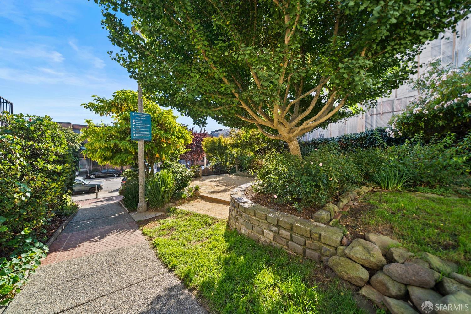 1 Cottage Row San Francisco, CA 94115 - Photo 37 of 52 a backyard of a house with lots of green space