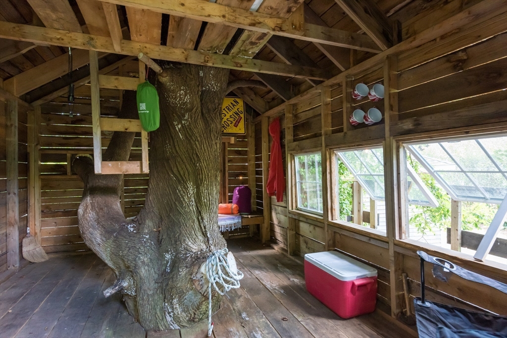 86 Fairhaven Road Mattapoisett, MA 02739 - Photo 34 of 40 a living room with furniture