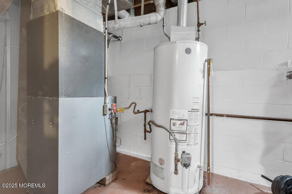 886 Green Valley Road Jackson, NJ 08527 - Photo 12 of 20 a view of a walk in closet