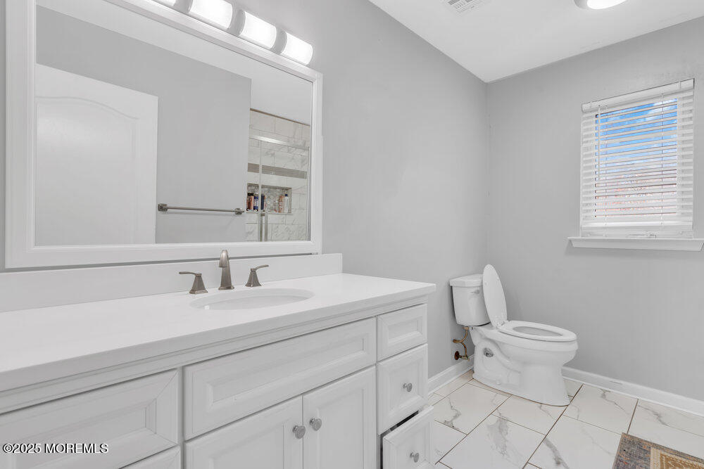 886 Green Valley Road Jackson, NJ 08527 - Photo 16 of 20 a bathroom with a toilet sink and mirror