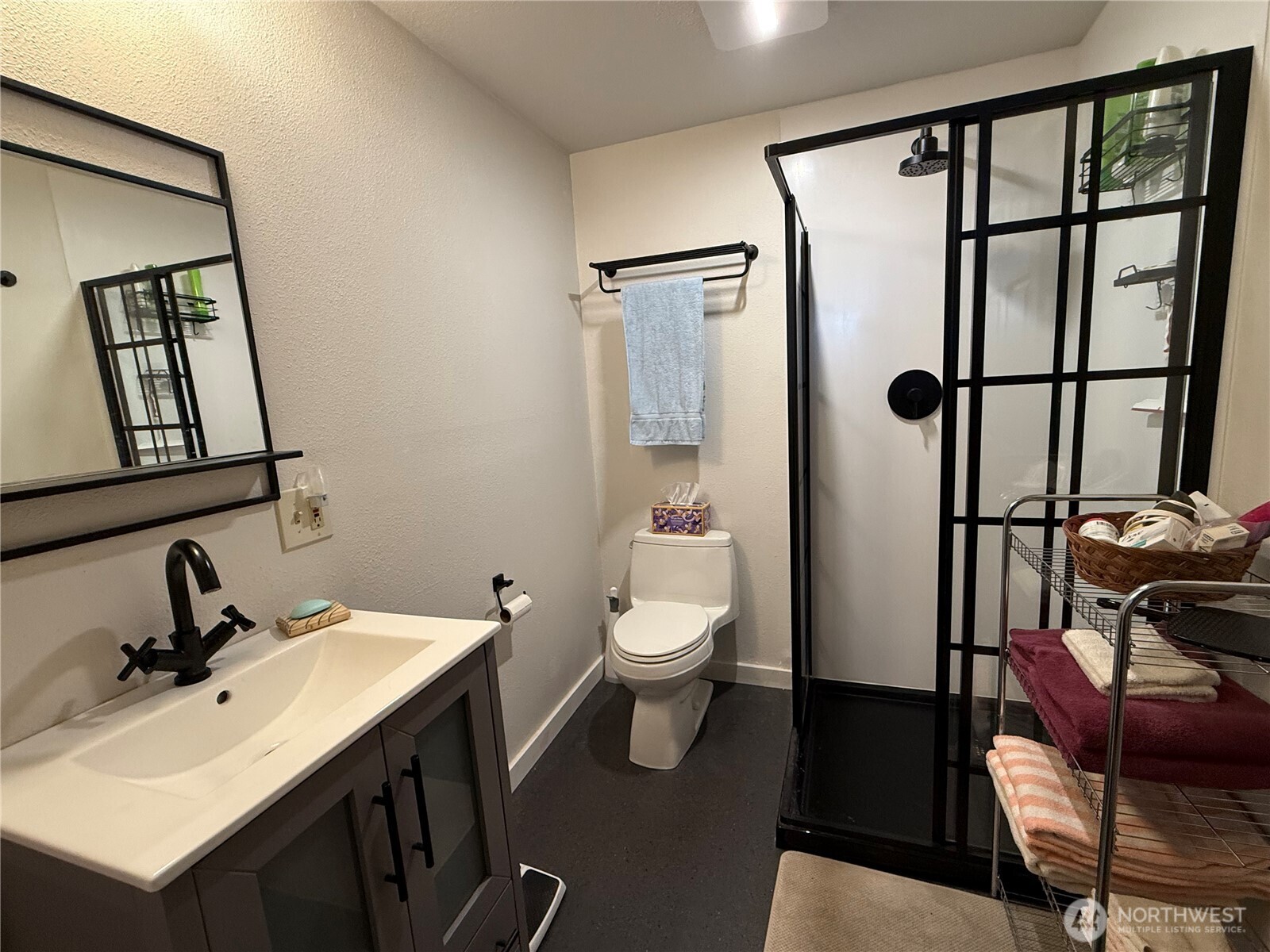 250 East Main Street Dayton, WA 99328 - Photo 28 of 33 a bathroom with a toilet a sink and a mirror