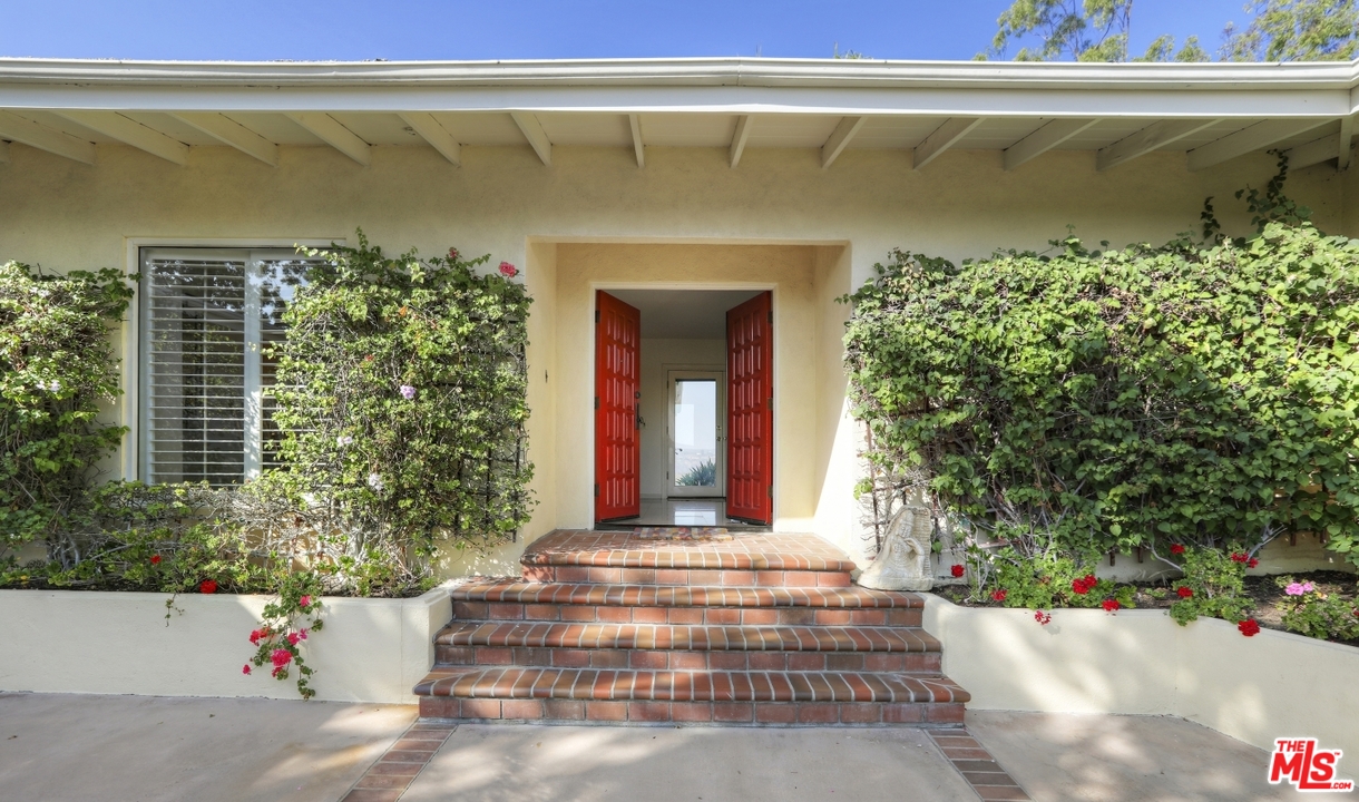 1629 Tower Grove Drive Beverly Hills, CA 90210 - Photo 2 of 29 a view of entrance of the house