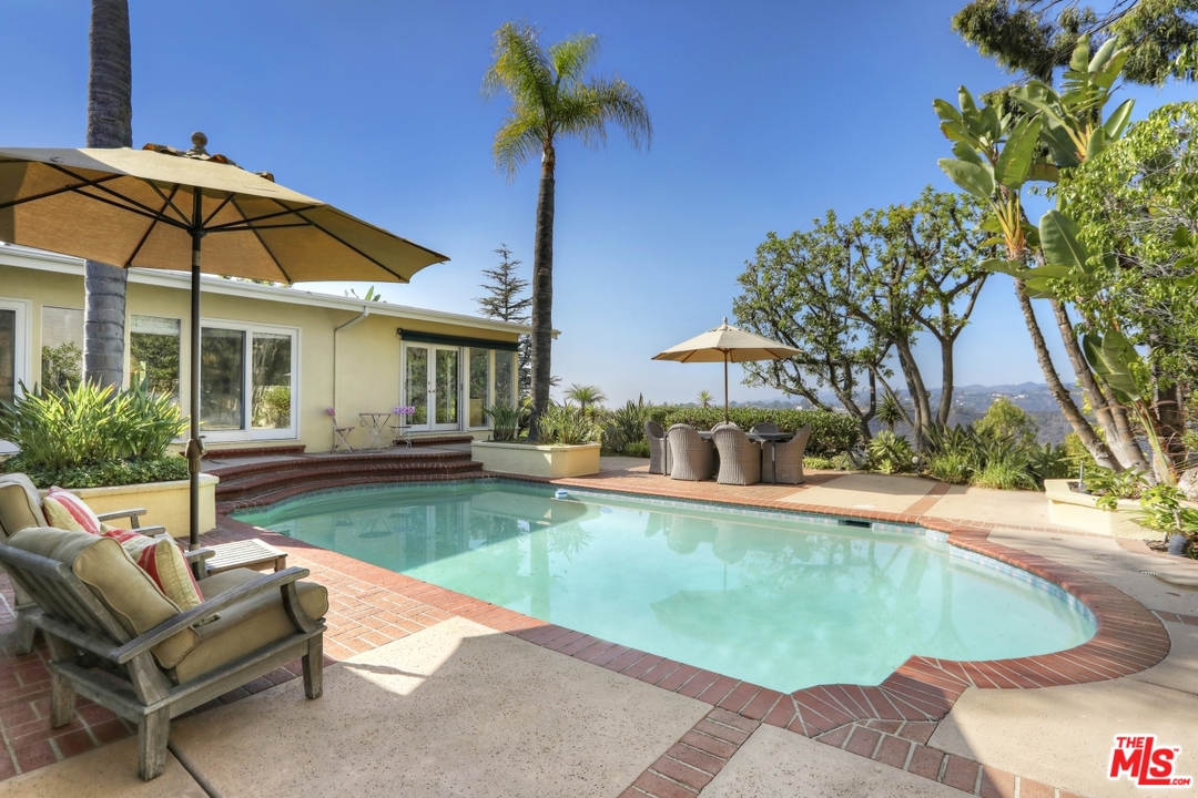 1629 Tower Grove Drive Beverly Hills, CA 90210 - Photo 24 of 29 a view of a backyard with swimming pool